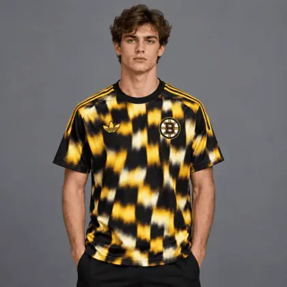 Boston Bruins | Premium NHL Blurred Checkered Streetwear T-Shirt NDN