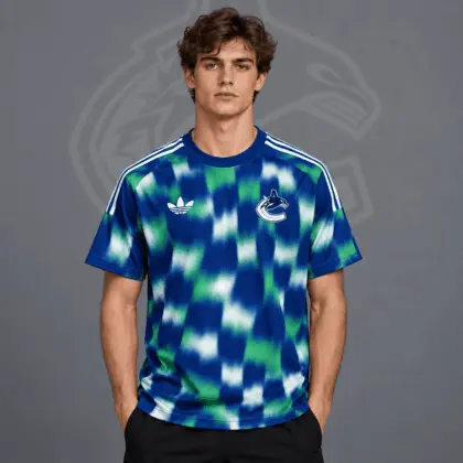 Vancouver Canucks | Premium NHL Blurred Checkered Streetwear T-Shirt NDN