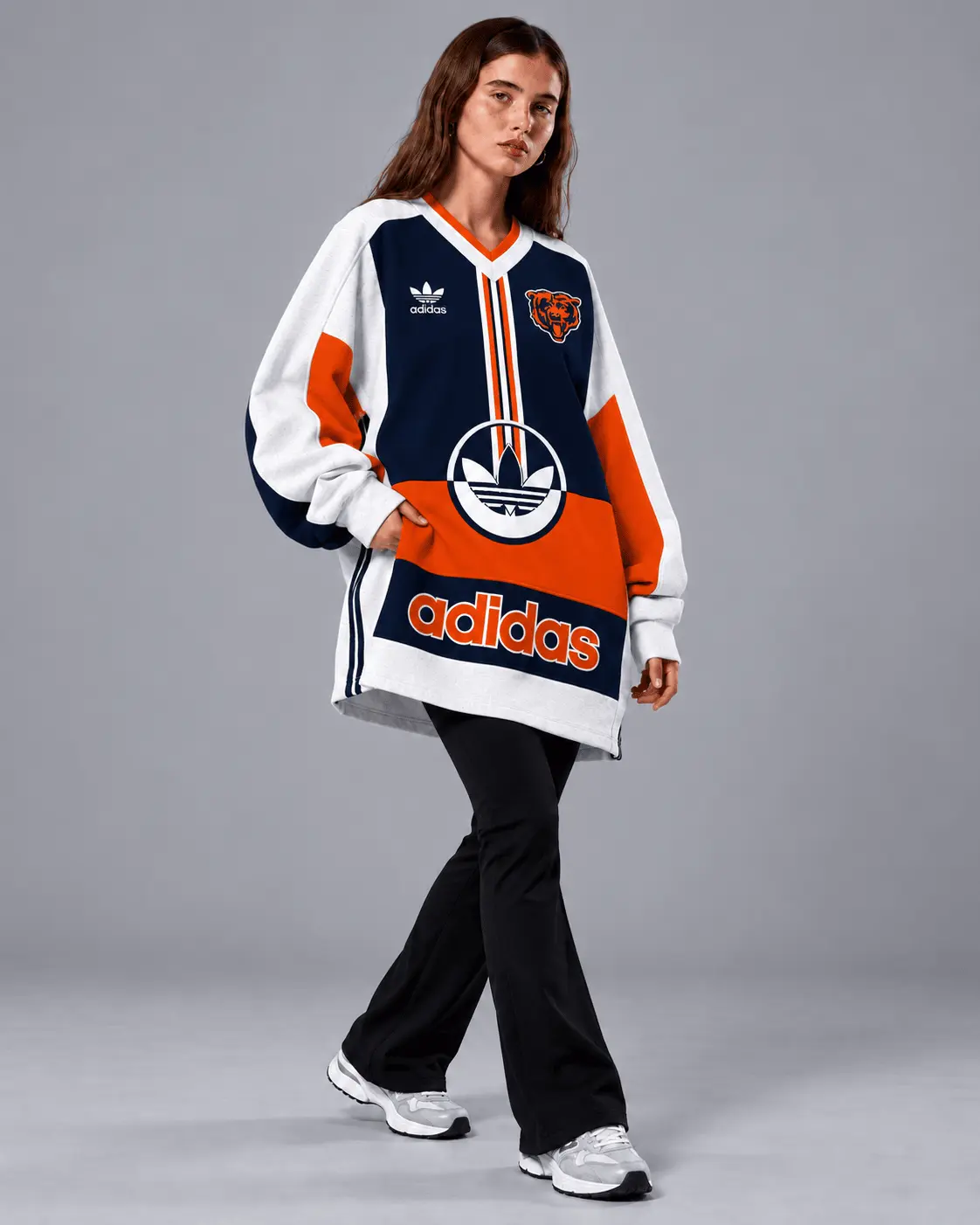 Chicago Bears | Premium NFL Vintage Varsity Oversized V-Neck Sweatshirt TD - Image 2