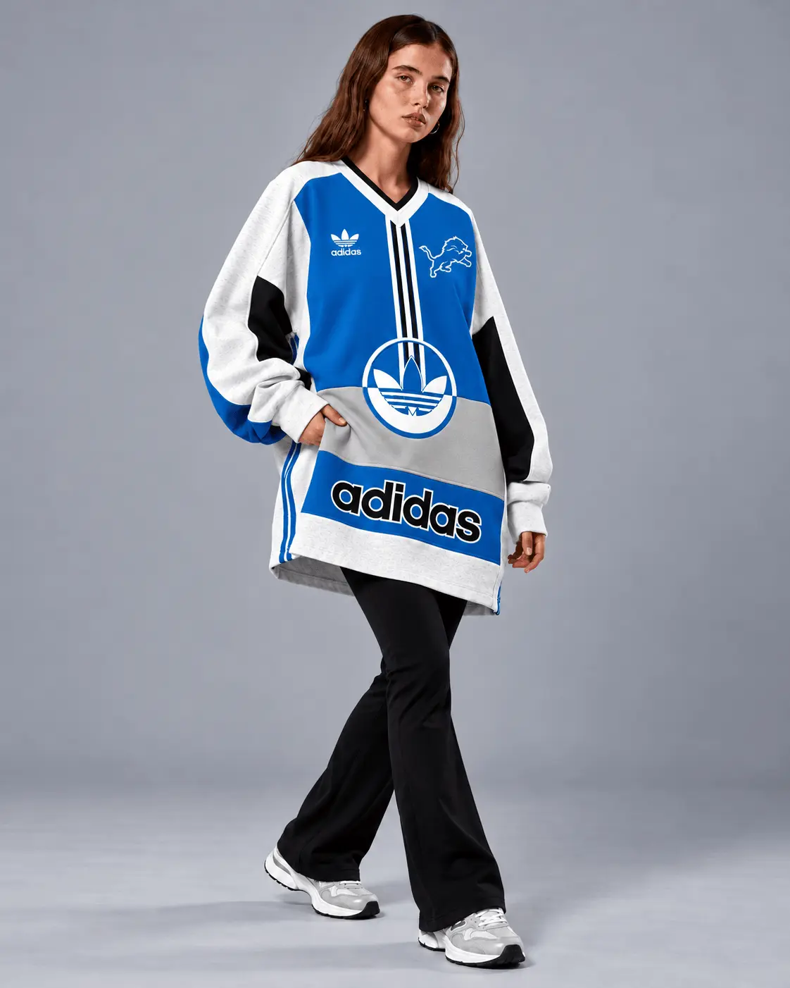 Detroit Lions | Premium NFL Vintage Varsity Oversized V-Neck Sweatshirt TD - Image 2