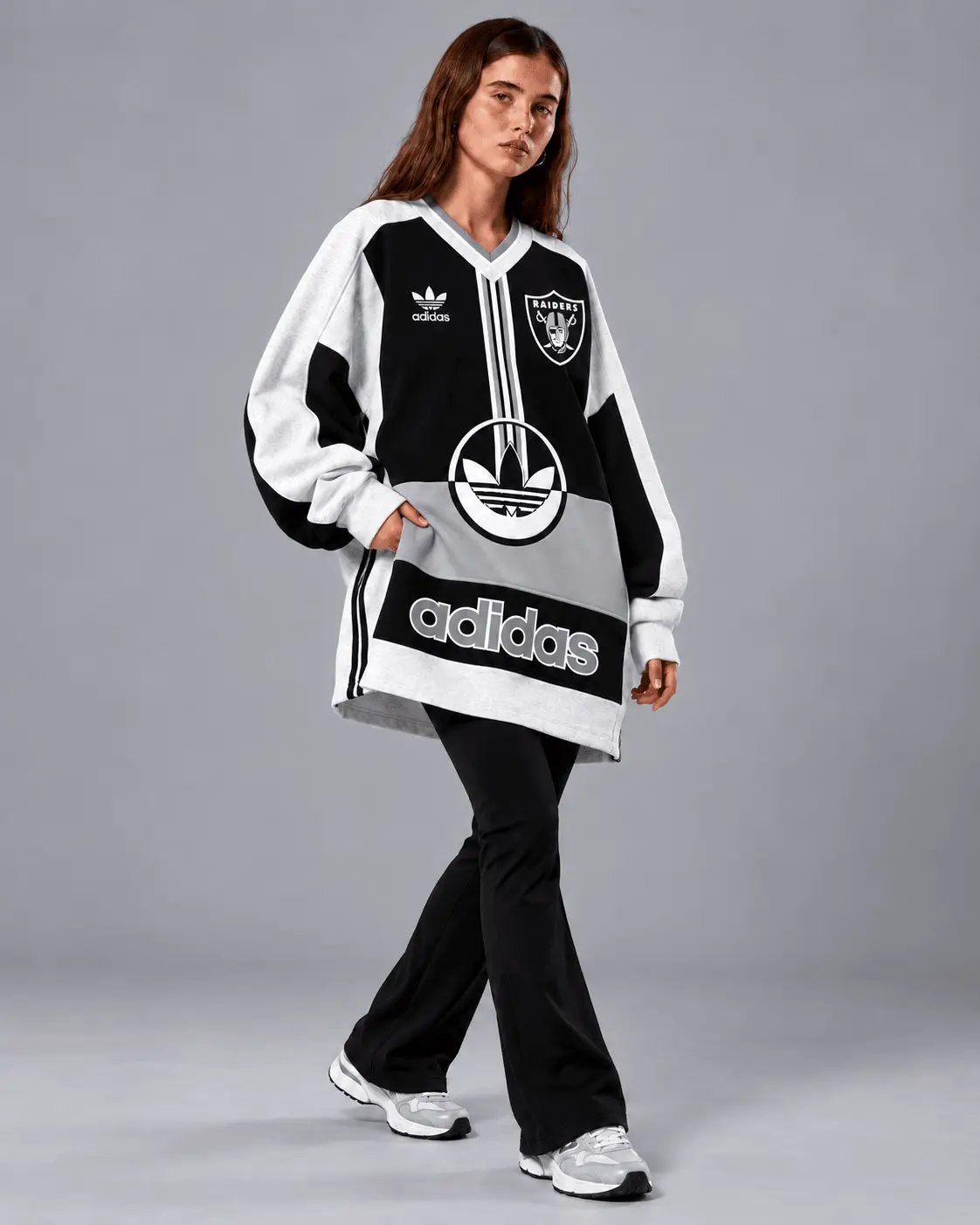 Las Vegas Raiders | Premium NFL Vintage Varsity Oversized V-Neck Sweatshirt TD - Image 2