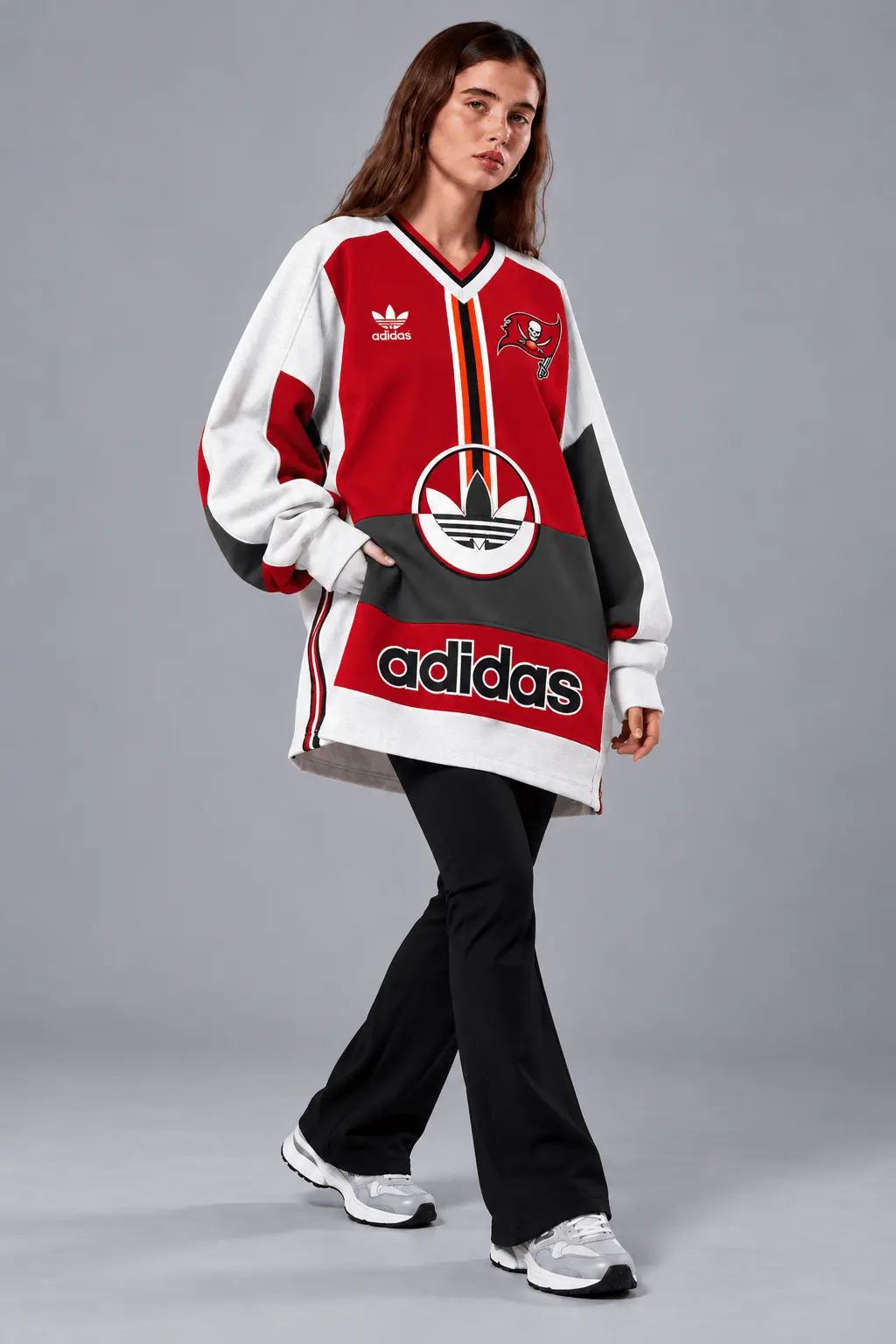 Tampa Bay Buccaneers | Premium NFL Vintage Varsity Oversized V-Neck Sweatshirt TD - Image 2