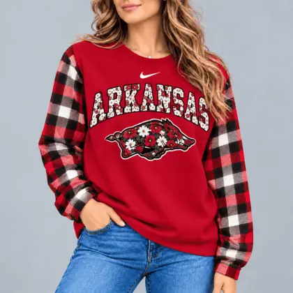 Arkansas Razorbacks | Premium NCAA Vintage Daisy Flower Sweatshirt TD