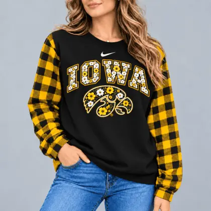 Iowa Hawkeyes | Premium NCAA Vintage Daisy Flower Sweatshirt TD