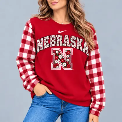 Nebraska Cornhuskers | Premium NCAA Vintage Daisy Flower Sweatshirt TD