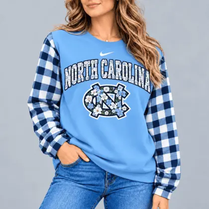 North Carolina Tar Heels | Premium NCAA Vintage Daisy Flower Sweatshirt TD